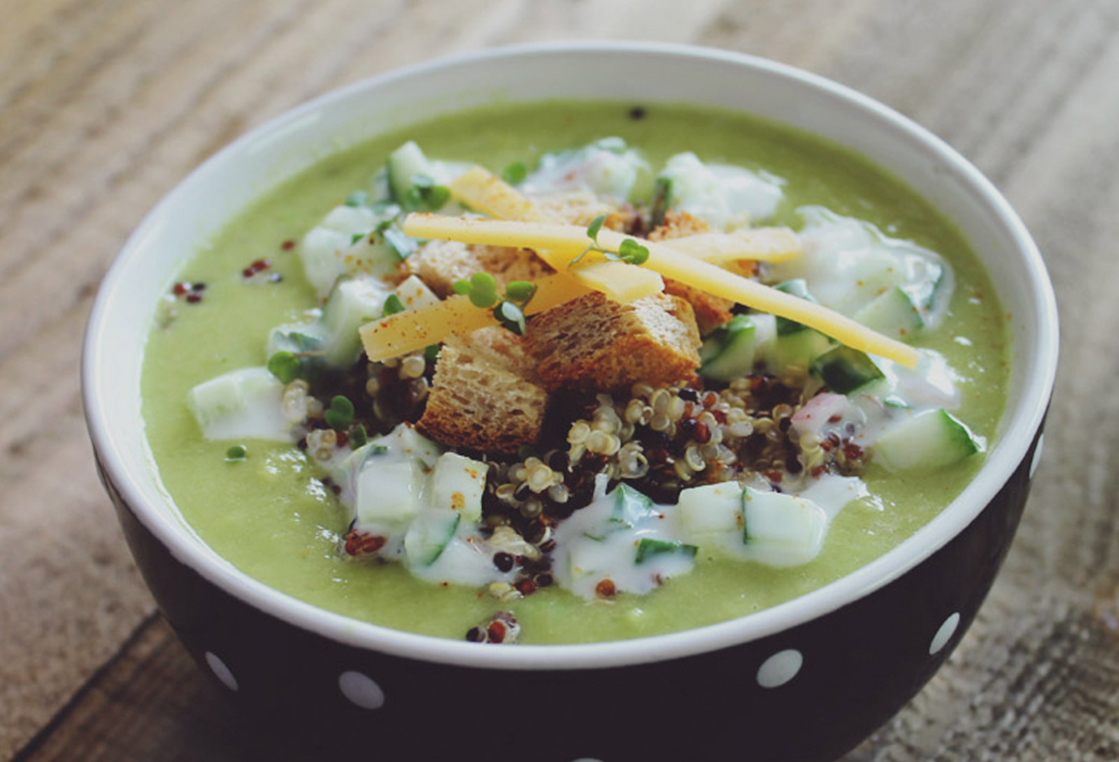 Avocado-quinoa soep